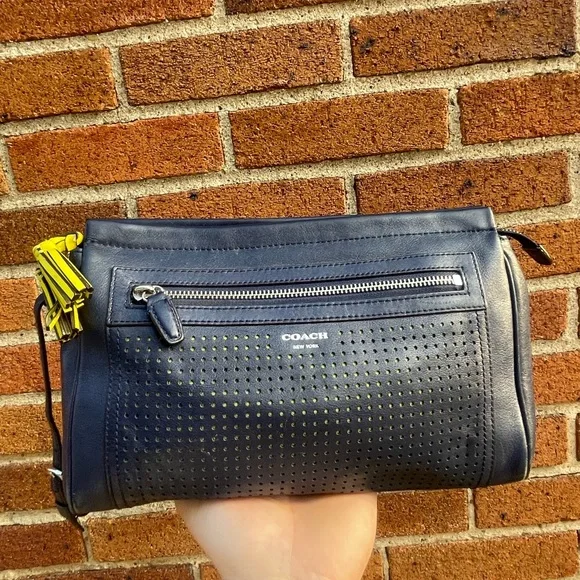 小物 Vintage Coach Navy Compact Clutch Rare COACH Vintage Convertible Clutch Navy/Black – Style Exchange